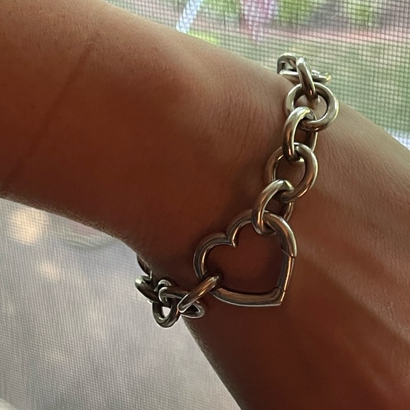 RETIRED TIFFANY & CO. CHAIN HEART BRACELET - Picture 4 of 6